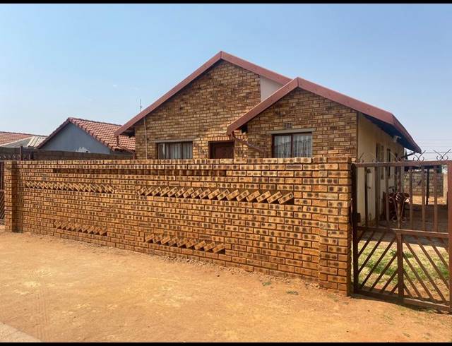 2 BEDROOM HOUSE FOR SALE IN PROTEA GLEN